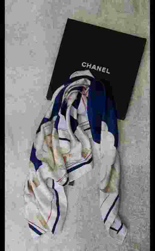 foulard-av_15985171619w3Plj.jpeg